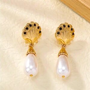 14K GOLD PLATED FAUX PEARL EARRING